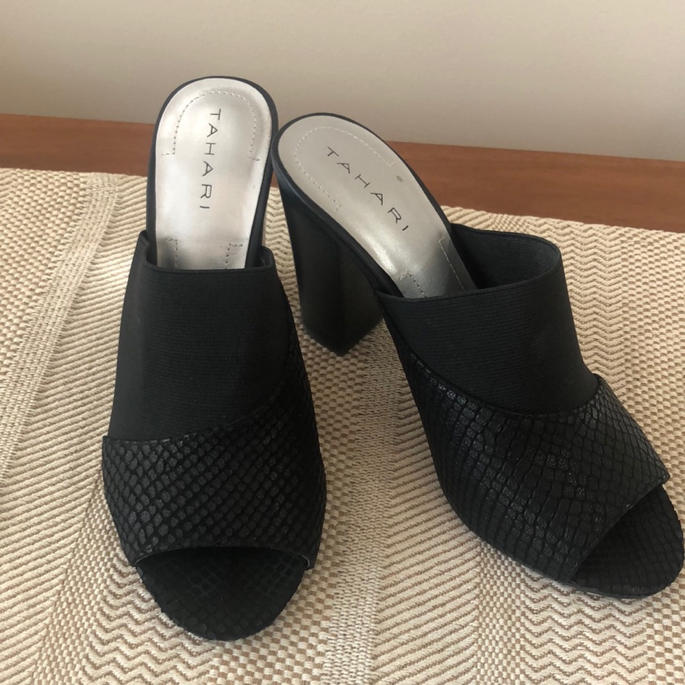 Tahari Ta-Mary Mules black sz 6.5